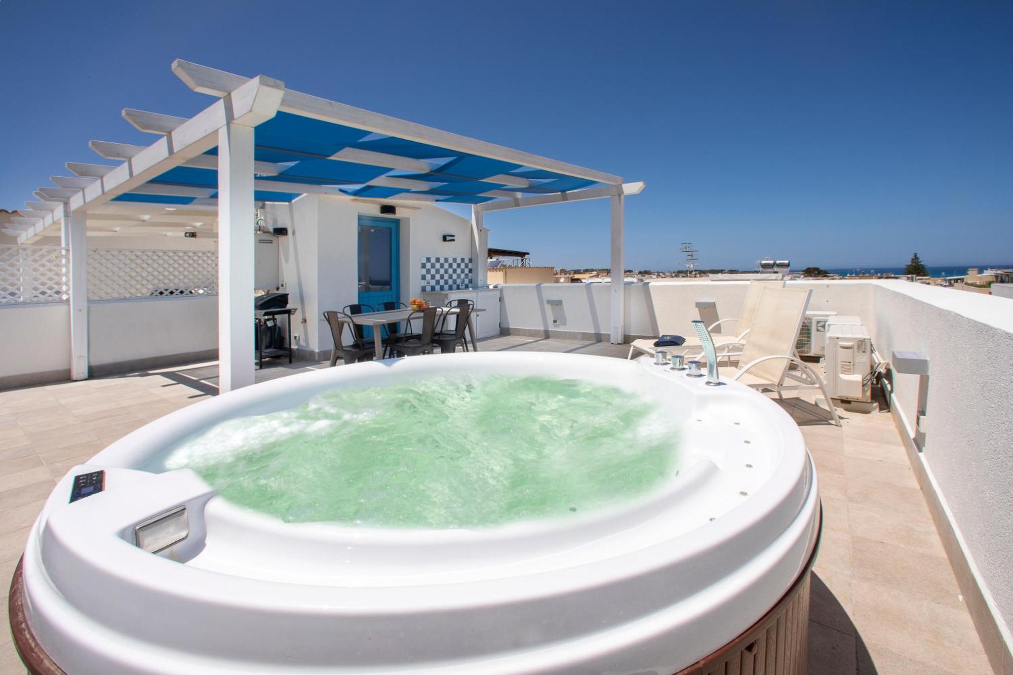 Itaca E Medea - Appartamenti Con Idromassaggio In Terrazza San Vito Lo Capo Luaran gambar